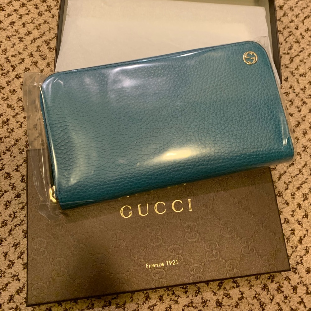 New. Gucci wallet